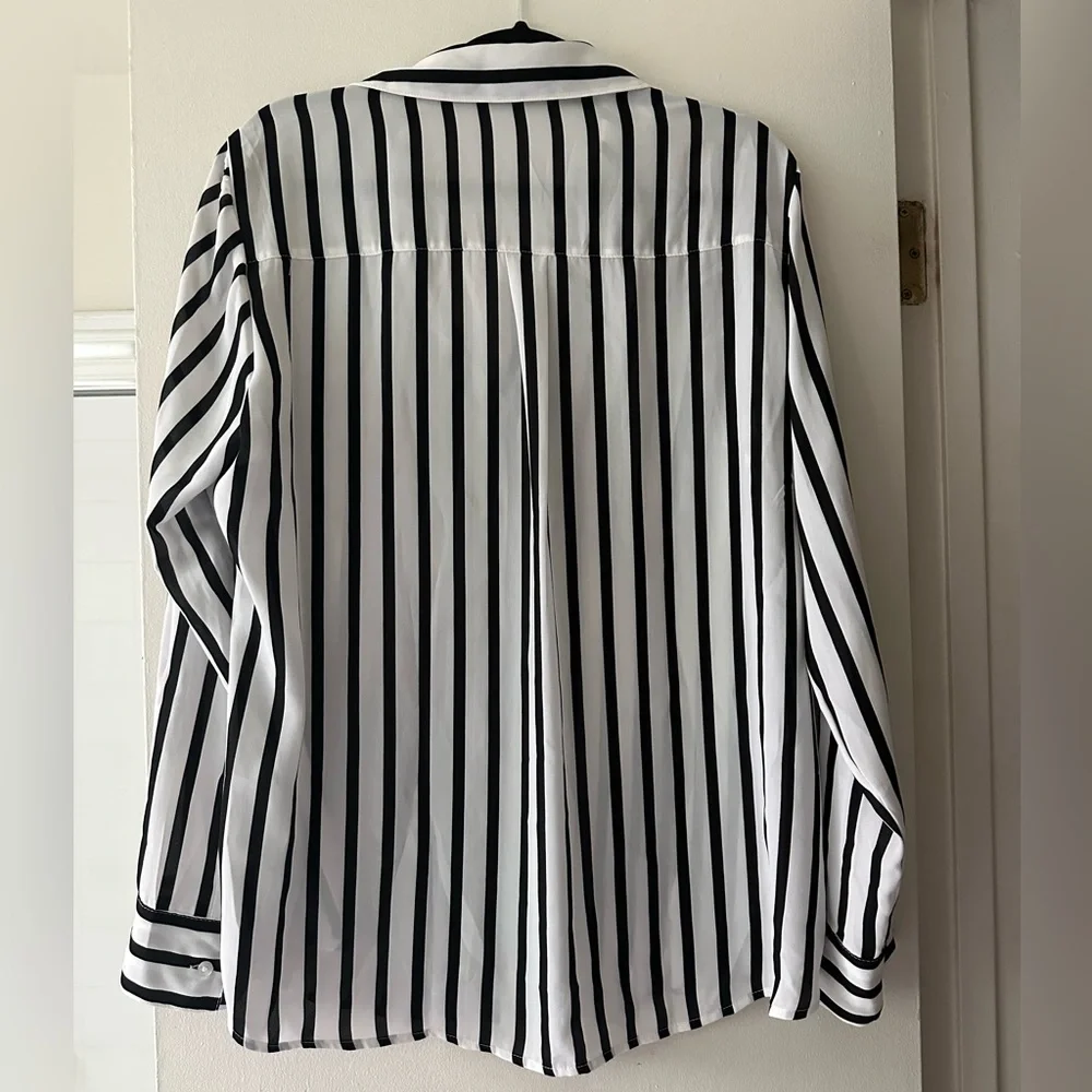 Express Black and White Striped Portofino Blouse - Picture 2 of 4